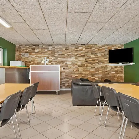 3 Bedroom Amazing In Holiday home